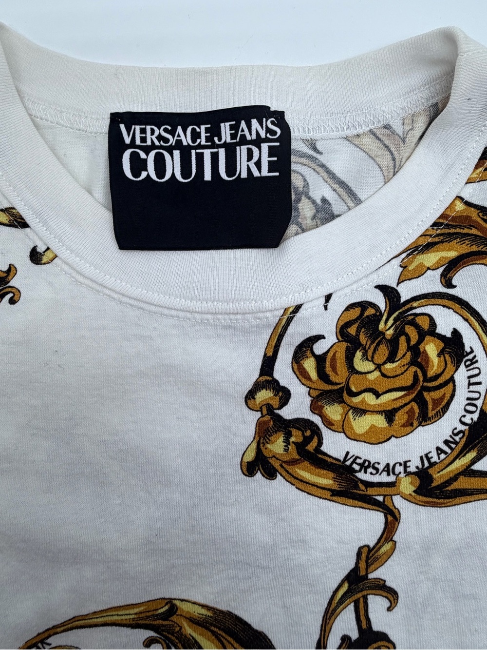 Versace White Tee Sz S (4) . Versace Jeans Couture collection - Picture 4 of 6